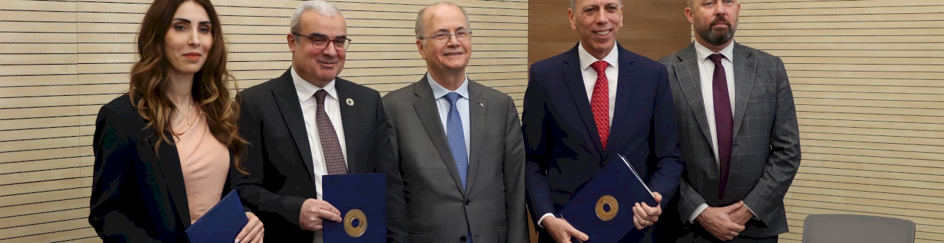  رئيس الوزراء ومحافظ سلطة النقد يطلقان برنامج "بادر" لتمويل العمال بالتعاون مع برنامج تصدير 