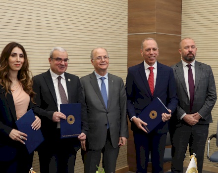  رئيس الوزراء ومحافظ سلطة النقد يطلقان برنامج "بادر" لتمويل العمال بالتعاون مع برنامج تصدير 